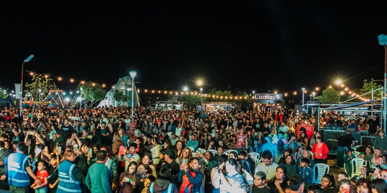 Rawson bajó el telón de su Feria del Libro con música, cultura y una fuerte convocatoria
