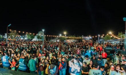Rawson bajó el telón de su Feria del Libro con música, cultura y una fuerte convocatoria