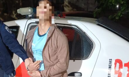 Un vecino de 72 años descubrió a un hombre robando de su auto en Rawson