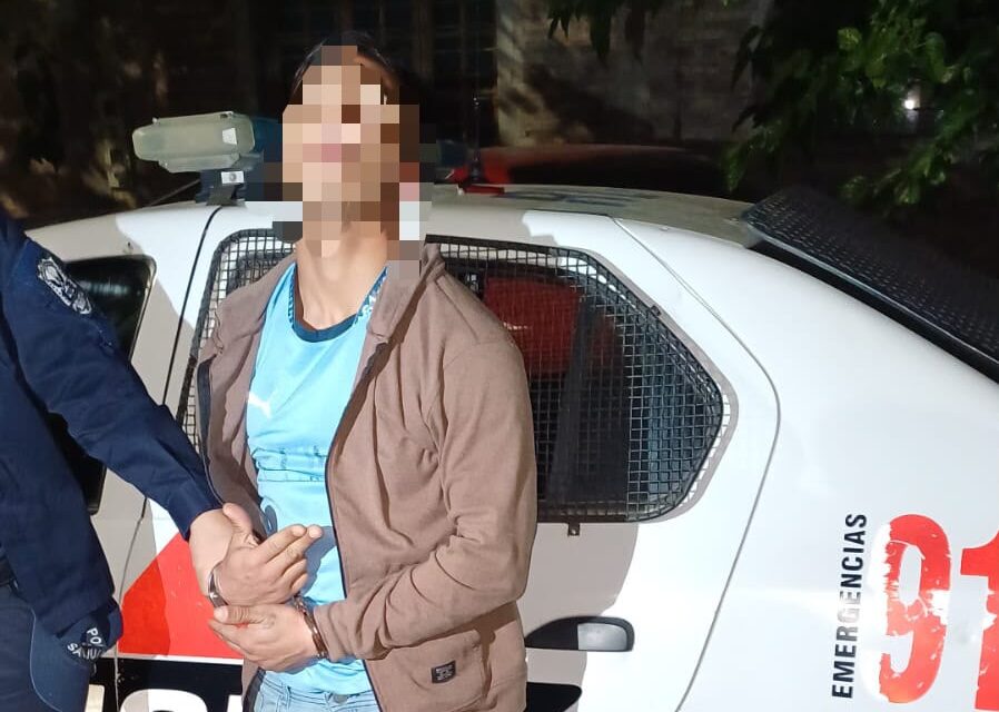 Un vecino de 72 años descubrió a un hombre robando de su auto en Rawson