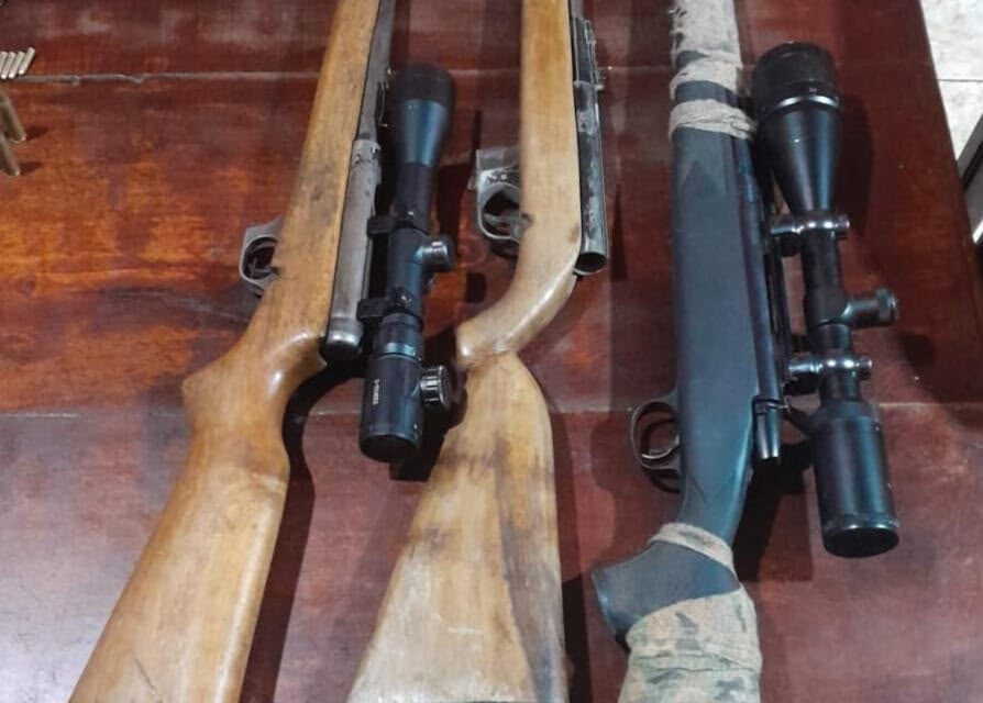 Allanamientos en Chimbas y Capital: secuestraron motos robadas, motopartes y varias armas