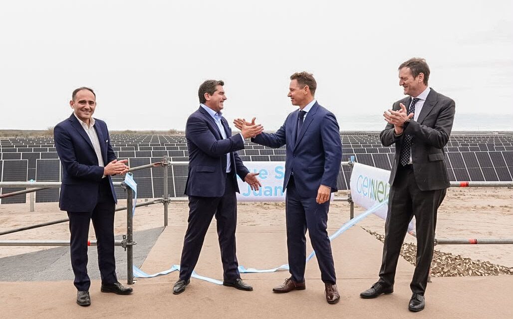 Orrego inauguró en Sarmiento el parque solar más potente actualmente operativo en la provincia