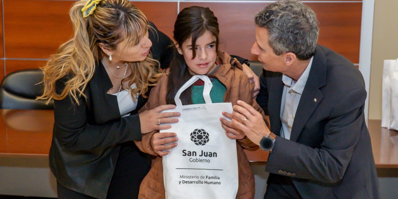 Entregaron 45 audífonos a 24 sanjuaninos para mejorar su comunicación
