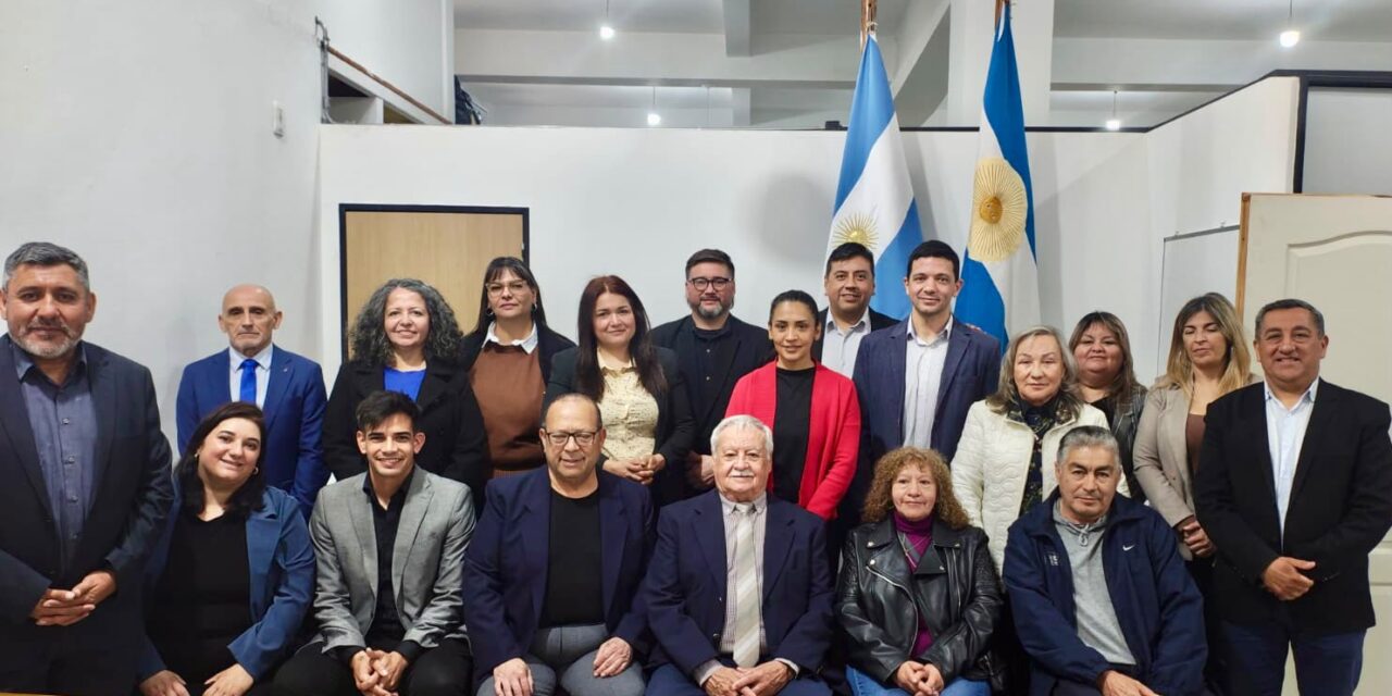 Chimbas reconoció las fiestas de Santo Domingo y los 40 años de sacerdocio del padre Algañaraz