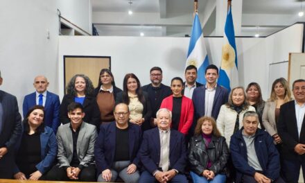 Chimbas reconoció las fiestas de Santo Domingo y los 40 años de sacerdocio del padre Algañaraz