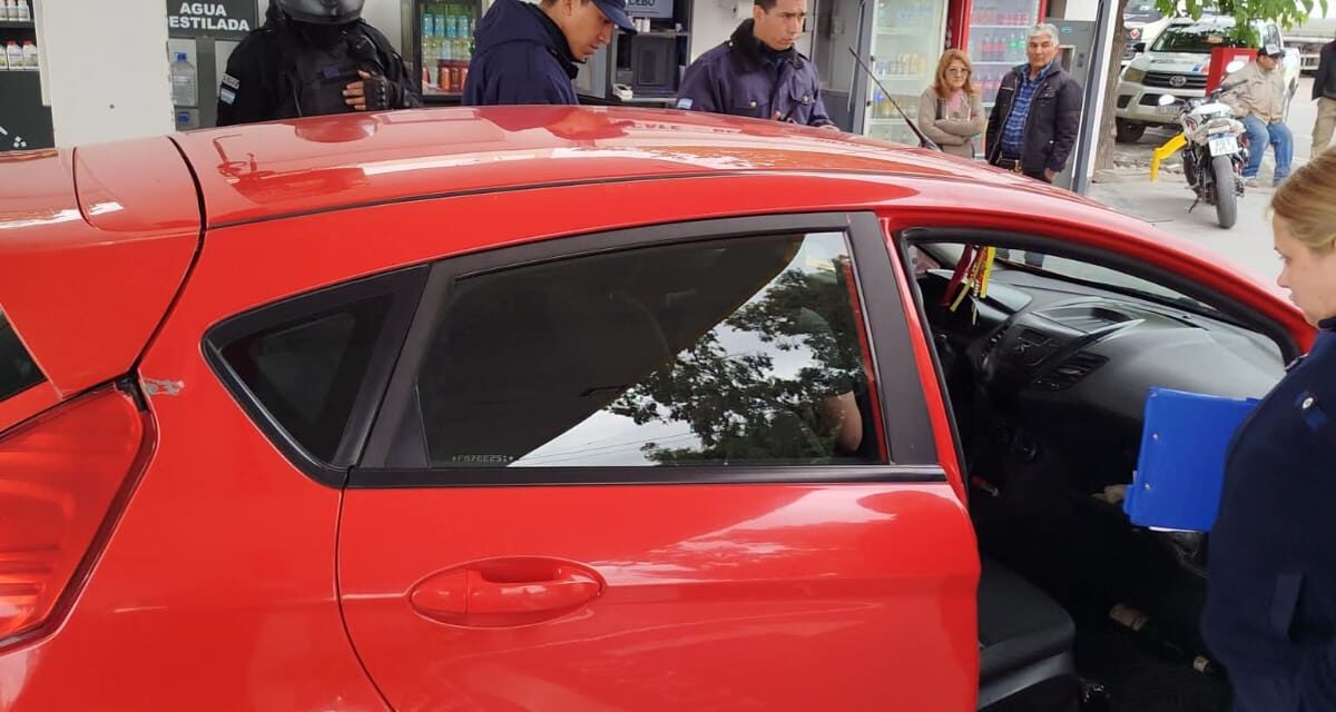 Caucete: Se quedó dormido dentro del auto mientras esperaba cargar GNC y tuvo que intervenir la Policía