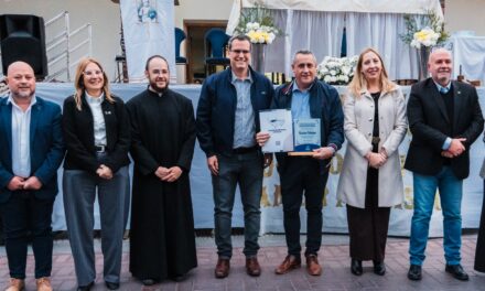 Villa Krause celebró sus 113 años con nuevas luminarias y un homenaje a cinco vecinos destacados