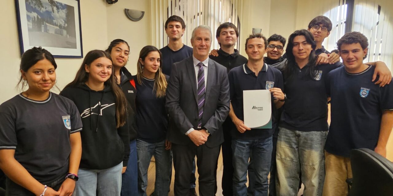 La escuela Industrial apuesta a la electromovilidad con un auto eléctrico para una competencia nacional