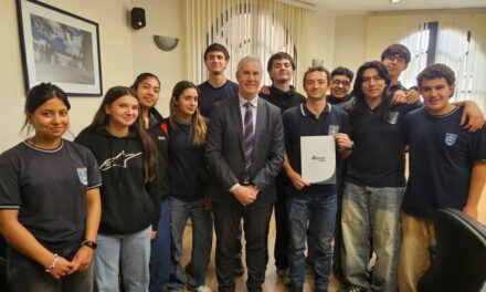 La escuela Industrial apuesta a la electromovilidad con un auto eléctrico para una competencia nacional