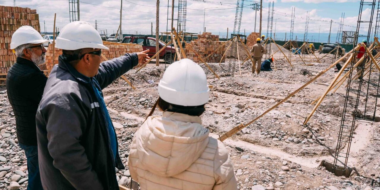 Daniela Rodríguez supervisó el polideportivo techado de Chimbas, que ya tiene un 40% de avance