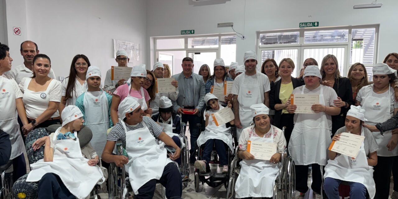 Más de 30 personas con discapacidad intelectual se capacitan para trabajar en gastronomía