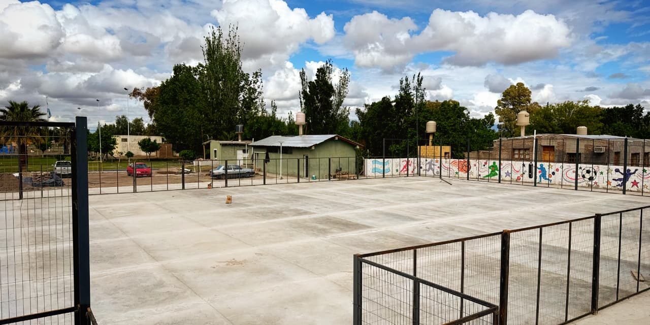 Las Chacritas tendrá una nueva cancha multideportiva: la obra ya alcanzó el 70%