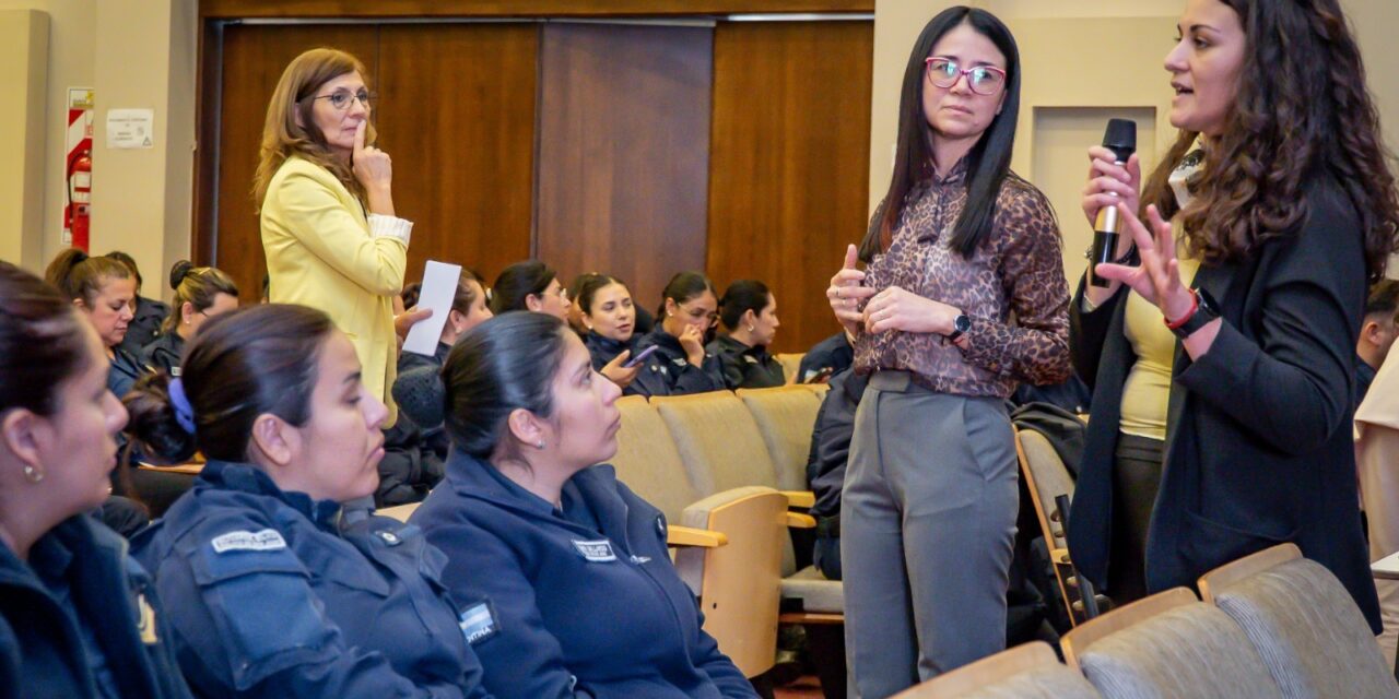 Más de 90 policías se capacitan para intervenir en casos de violencia de género