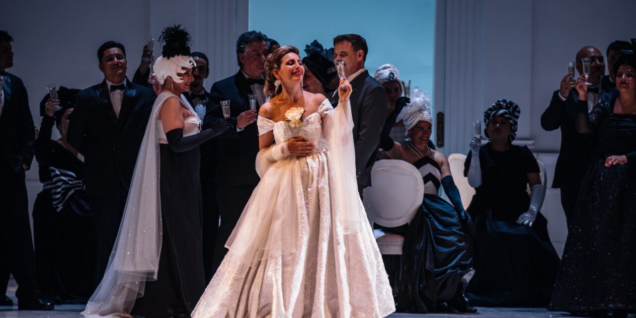 La Traviata volvió a emocionar en el Teatro del Bicentenario con una función a sala llena