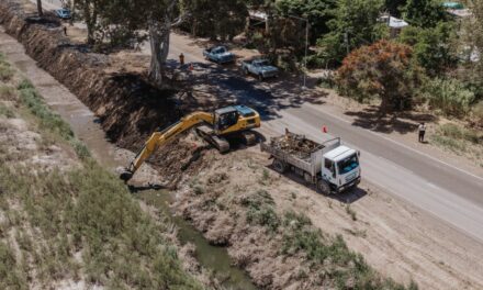 Limpian desagües y drenes en San Martín y 25 de Mayo para prevenir problemas ante posibles crecientes