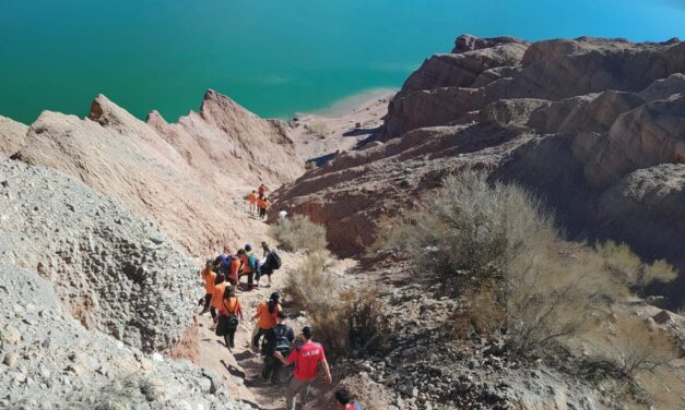 129 personas en tratamiento por consumos problemáticos realizaron una caminata en Punta Negra