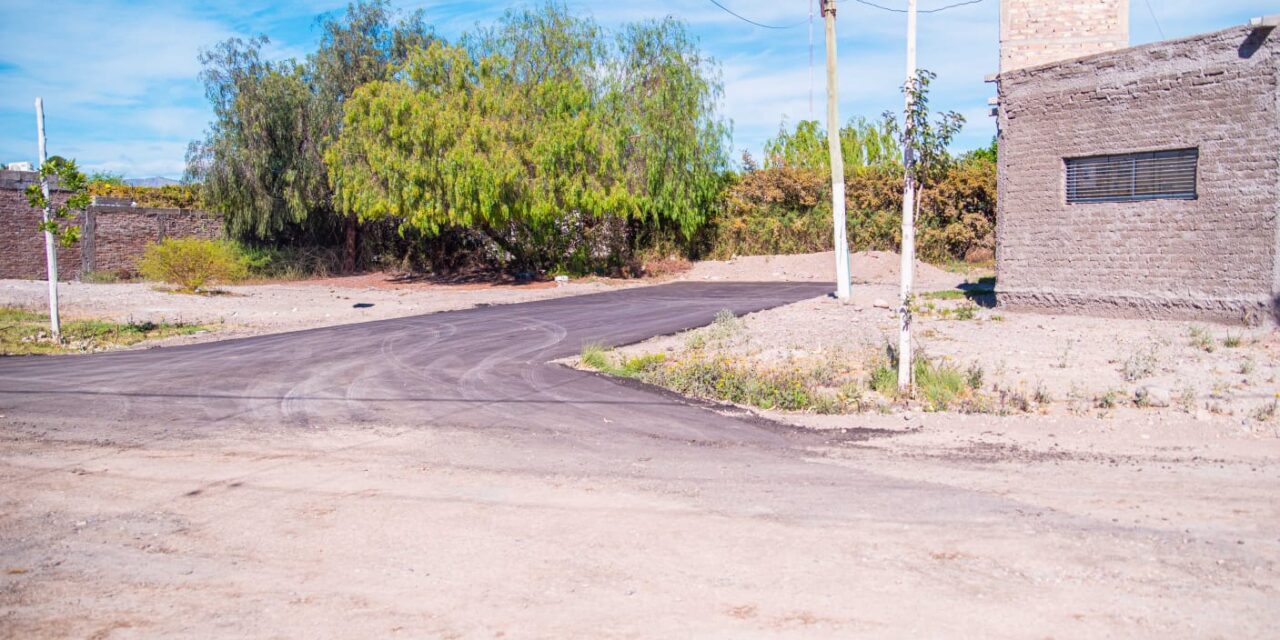 Avanza la pavimentación del Loteo Rumbos con fondos municipales