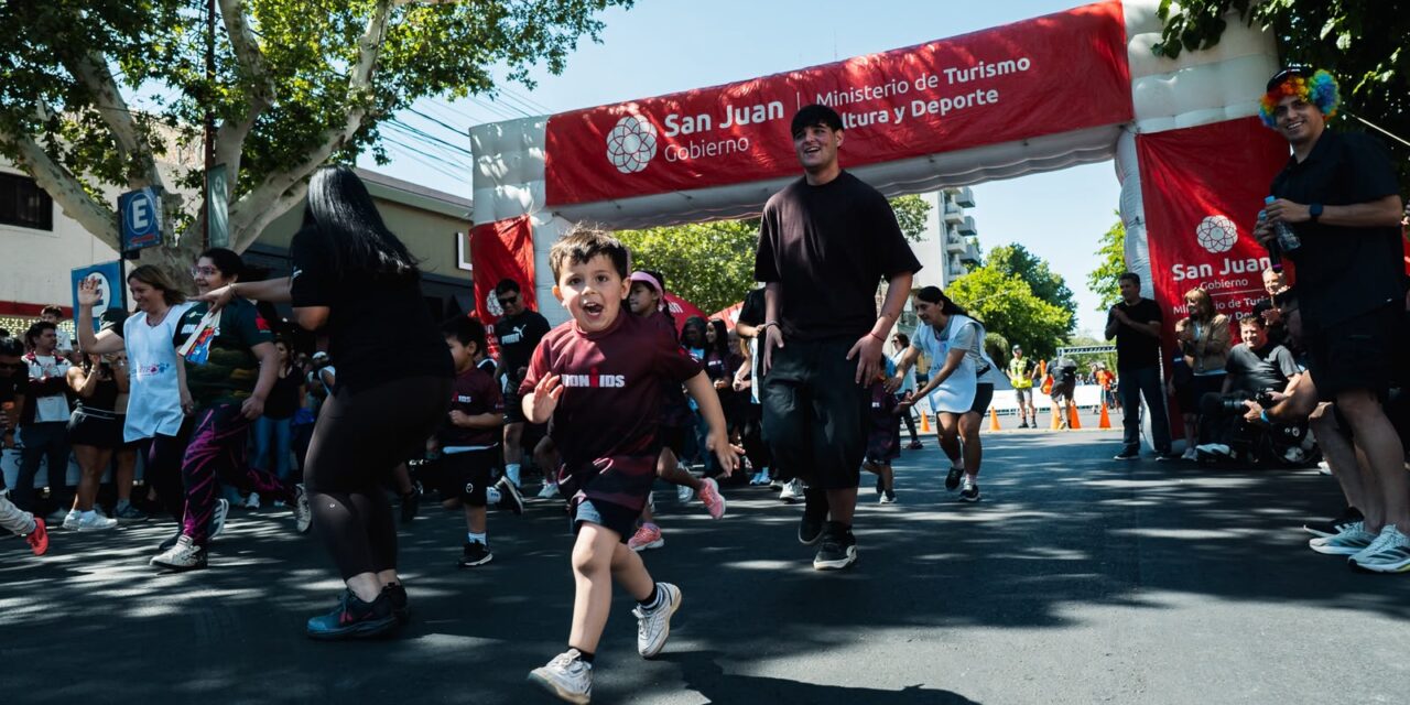 El IRONKIDS rompió su récord de convocatoria con 680 chicos en las calles de la Ciudad