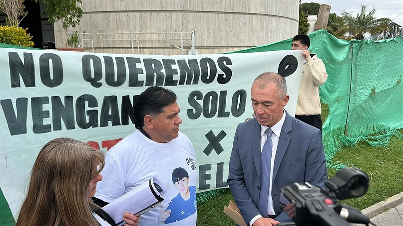 La familia de Uriel llevó su reclamo a la Legislatura y Fabián Martín prometió cambios