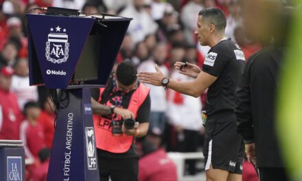 Las intervenciones del VAR que hacen ruido en el Millonario antes del Superclásico contra Boca