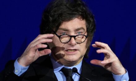 El objetivo más urgente del Gobierno y las maniobras de Javier Milei para evitar el fantasma del lunes negro