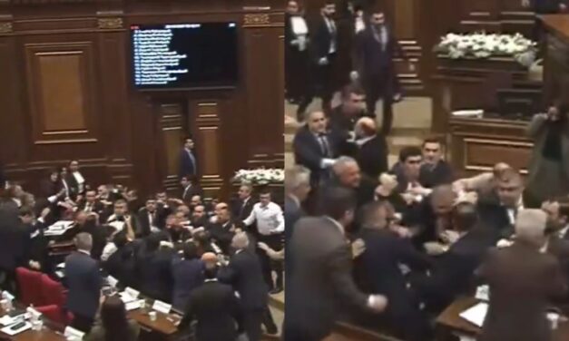 batalla campal en el Parlamento terminó en caos, sillas voladoras y golpes en plena sesión