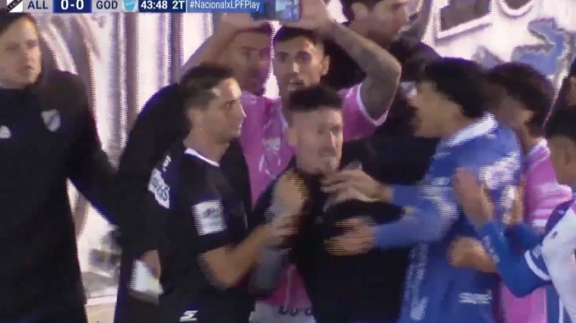 Caos, tensión y polémica en Floresta: All Boys y Godoy Cruz igualaron en un final escandaloso