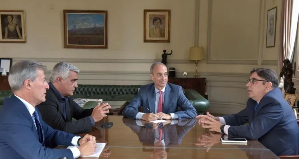 Universitarios aseguran que el secretario de Educación tuvo que retirarse de una reunión por pedido de Sandra Pettovello