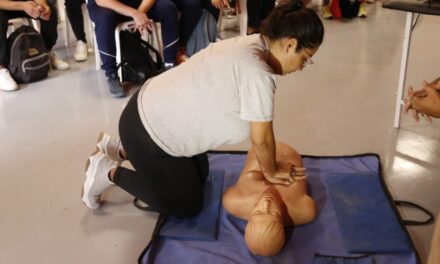 A días del IRONMAN, preparan a los voluntarios en RCP y primeros auxilios