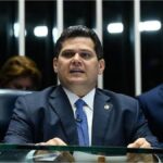 El presidente del Senado negocia un posible indulto a Jair Bolsonaro a cambio del apoyo de la derecha
