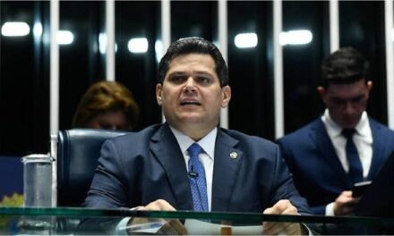 El presidente del Senado negocia un posible indulto a Jair Bolsonaro a cambio del apoyo de la derecha