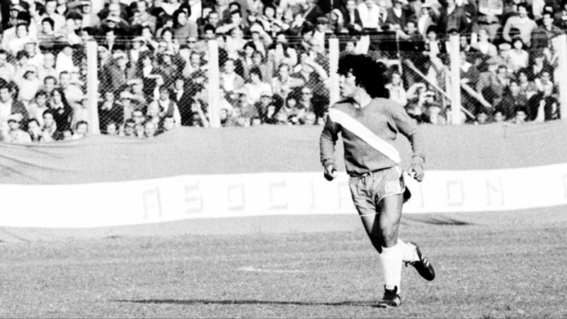 A 50 años del debut de Diego Maradona: de “Caradona” a mito del fútbol mundial