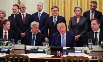 Trump defendió la autorregulación de la inteligencia artificial, pero dijo que actuará ante posibles abusos