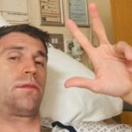 El Dibu Martínez publicó su primera foto tras la fractura de mandíbula y sorprendió con un detalle
