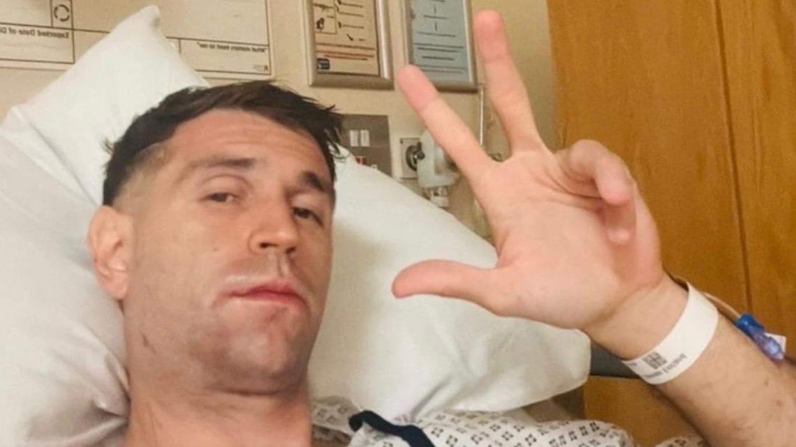 El Dibu Martínez publicó su primera foto tras la fractura de mandíbula y sorprendió con un detalle