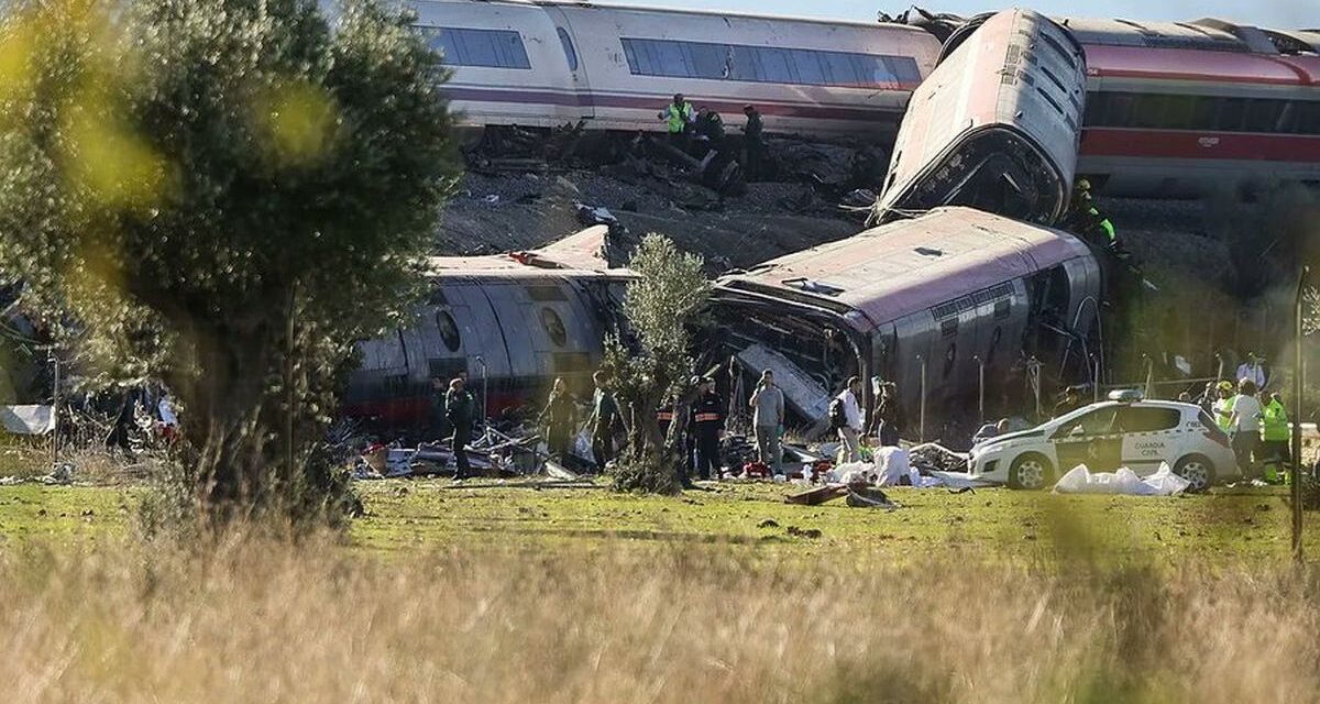 Tragedia ferroviaria en España: choque de trenes deja al menos diez muertos