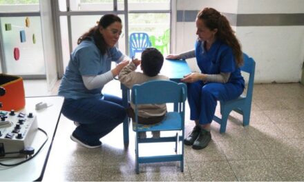 El Rawson consolida un espacio clave para pacientes con baja visión y ya sigue a 22 personas