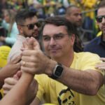 ¿Sorpresa para Donald Trump? Flávio Bolsonaro promete cooperar con China si es electo