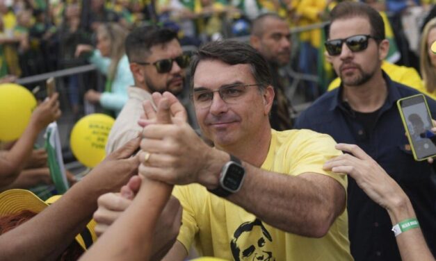 ¿Sorpresa para Donald Trump? Flávio Bolsonaro promete cooperar con China si es electo