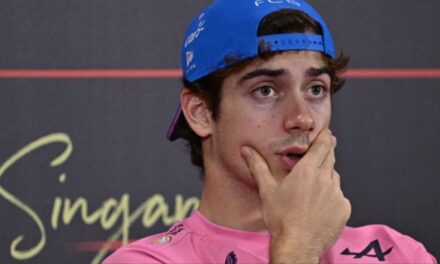 Colapinto se quedó rápidamente afuera en la carrera Sprint de Singapur que ganó Verstappen