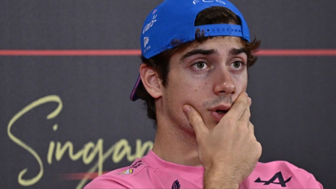 Colapinto se quedó rápidamente afuera en la carrera Sprint de Singapur que ganó Verstappen