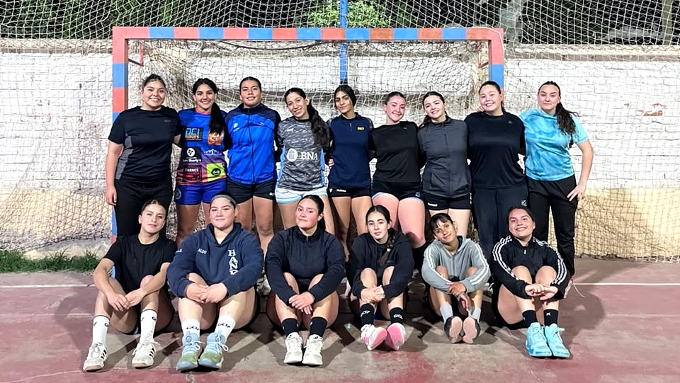 El handball femenino sanjuanino sueña con el podio y se prepara para los Binacionales
