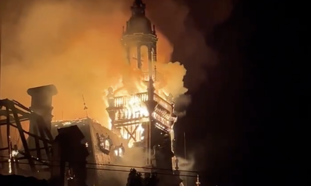 Así fue el incendio que afectó gravemente el ayuntamiento de Limoges