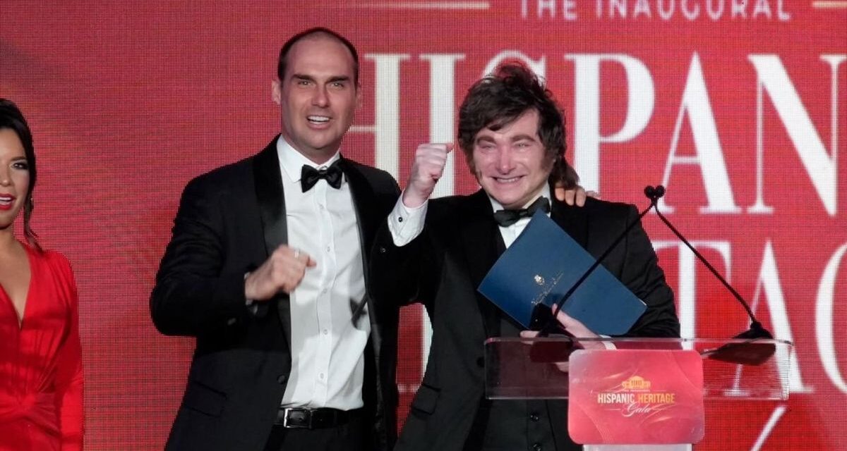 Desde EEUU, Javier Milei respaldó a Flávio Bolsonaro y llamó a consolidar un escudo contra el socialismo