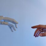 La ciencia predice la FUSIÓN BIOLÓGICA y tecnológica para 2045