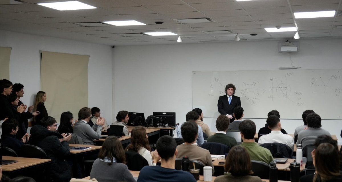 Javier Milei visita una universidad privada y responderá preguntas de estudiantes