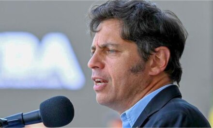 Axel Kicillof llamó a construir una alternativa para 2027, respaldó a Cristina Kirchner y lanzó duras críticas contra Javier Milei