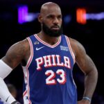LeBron James debutó en los Sixers amargando la fiesta de los Knicks