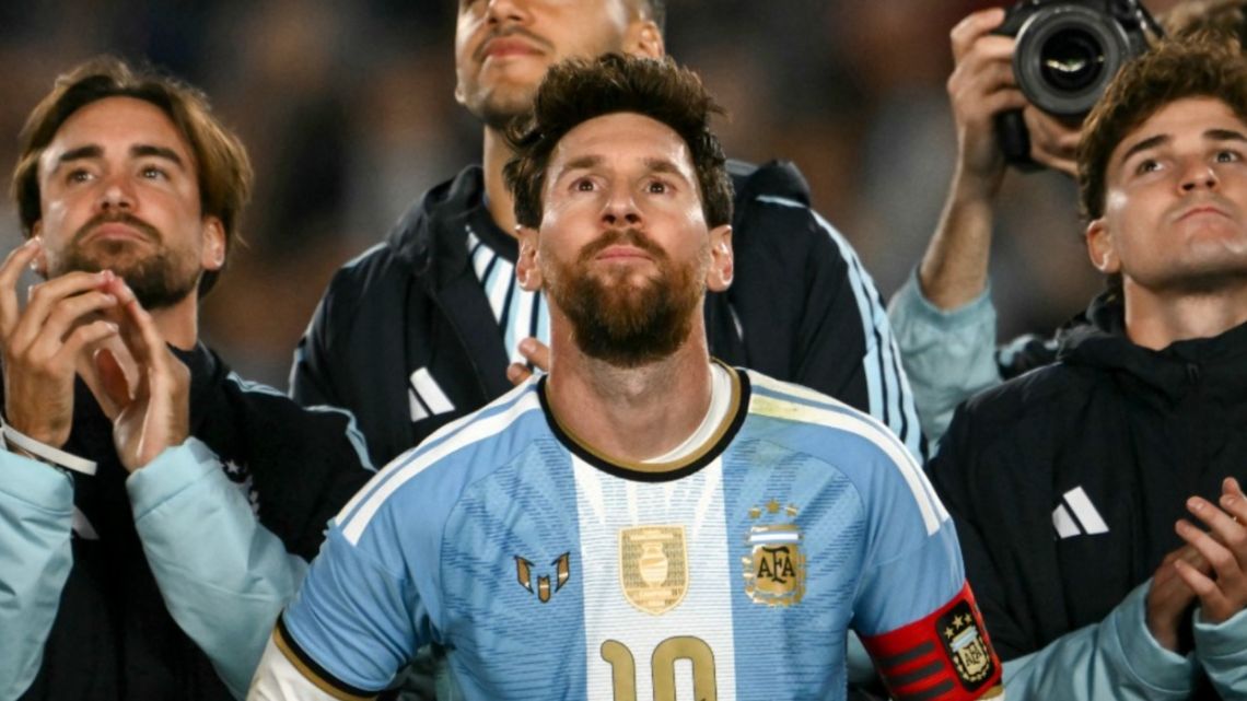La pelota argentina perdió su mejor caricia: el capítulo final del mito Messi