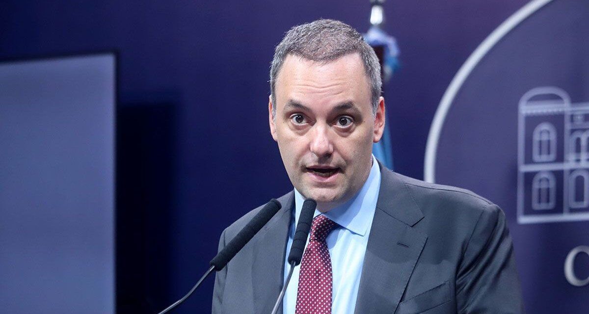 El fiscal busca determinar quién controlaba las ocho billeteras de Manuel Adorni y qué rastros dejaron 41 movimientos de Bitcoin